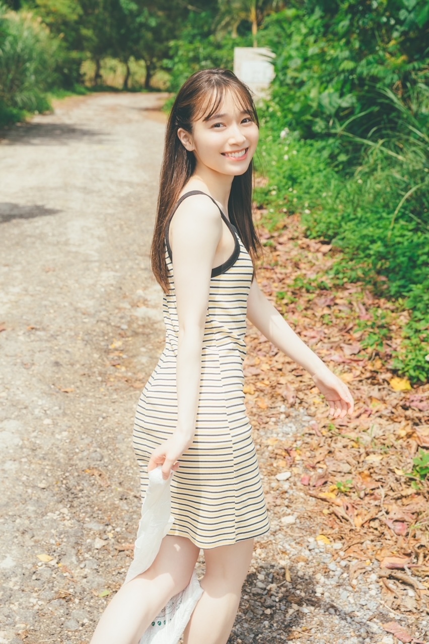 守屋 麗奈｜1st写真集（2022-06-21）